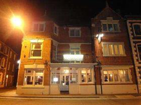 Qudos at night