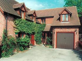 Situated in quiet, pretty area, 2 miles from city centre.