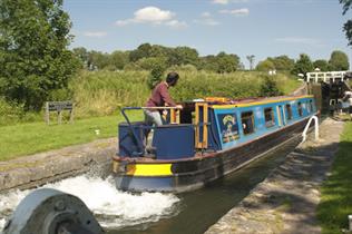 The Kennet & Avon canal (C) Charlie Ross