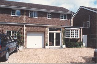 Pathways6 mins walk to city centre with off-road p