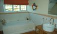 Lovely ensuite bathroom with seperate shower