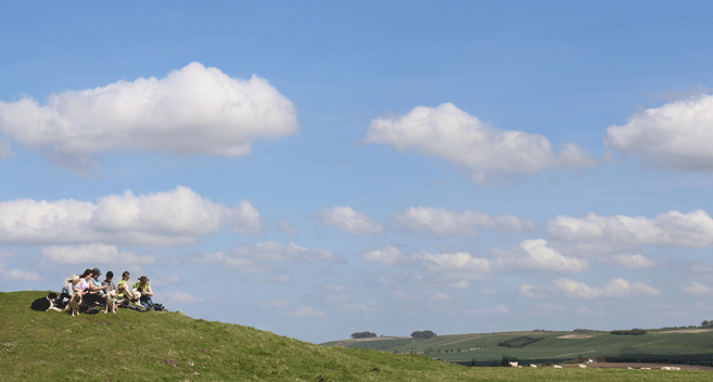 Picnic on Windmill Hill a Neolithic Causewayed Enclosure near Avebury