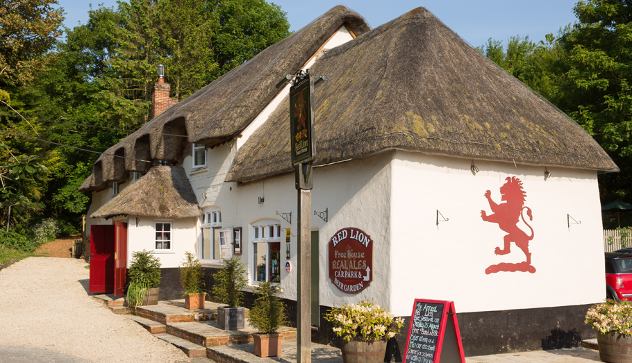 Thatched English country pub from outside