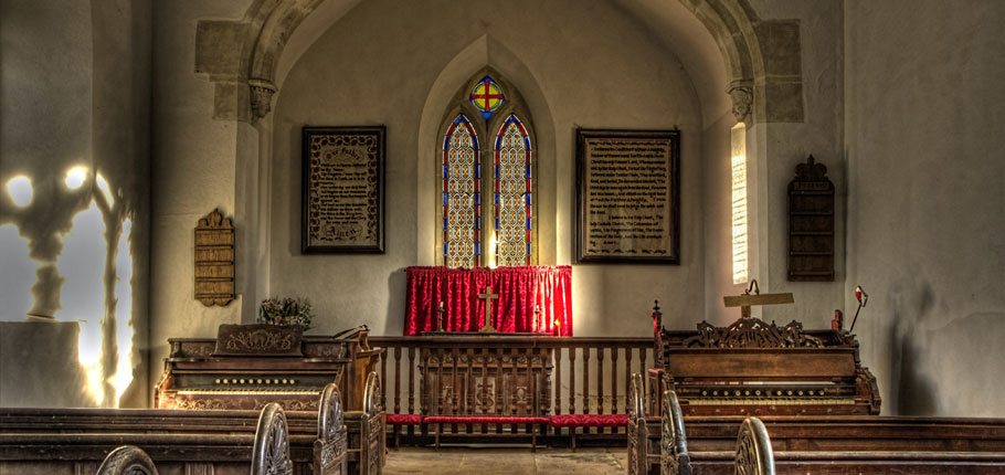 St Andrew's, Rollestone (C) Diana Neale LRPS