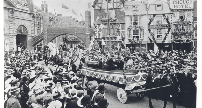 Coronation of Edward VII procession entering Blue Boar Row