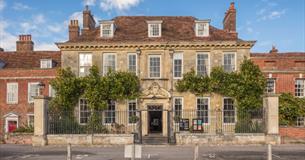 Mompesson: A Living House