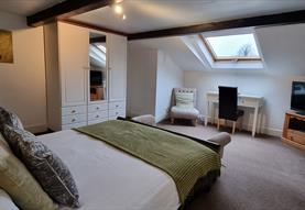 A Little Place, Fairlawn House