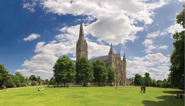 Stonehenge, Salisbury Cathedral with the Magna Carta, and Medieval Salisbury with Greenman tours